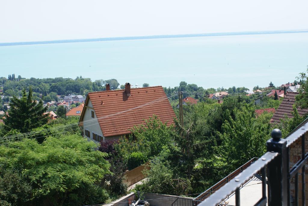 ホテルSargarigo Apartman Haz Balatonalmádi エクステリア 写真