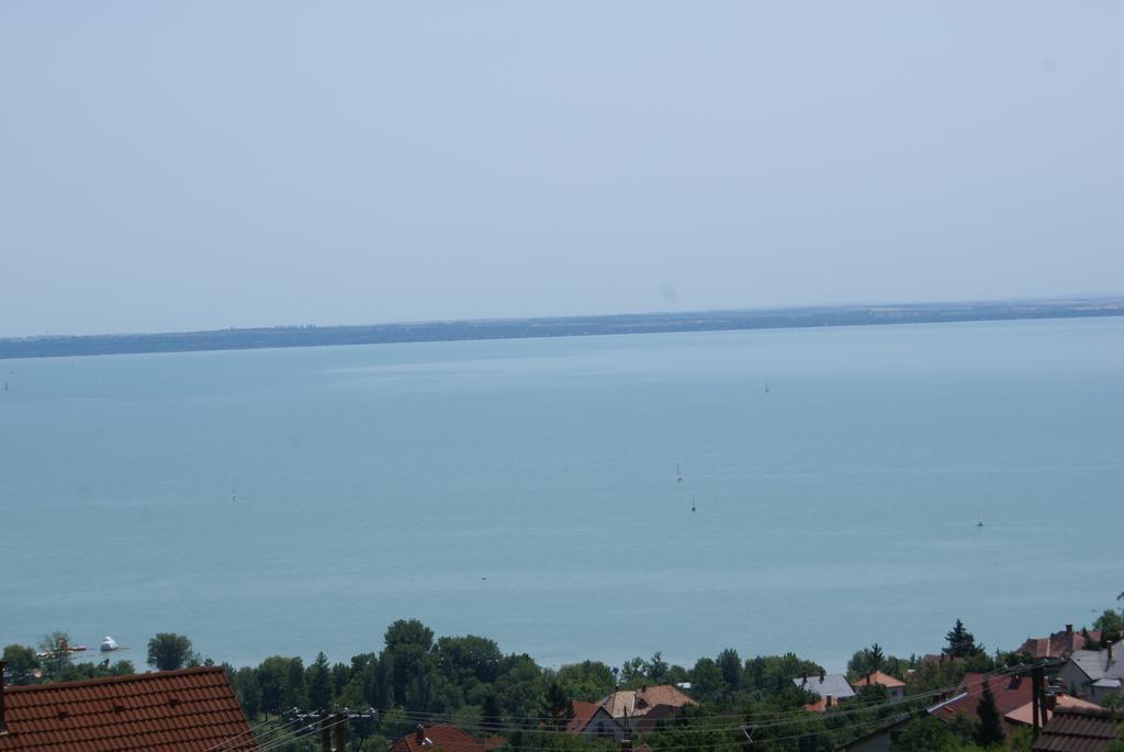 ホテルSargarigo Apartman Haz Balatonalmádi エクステリア 写真