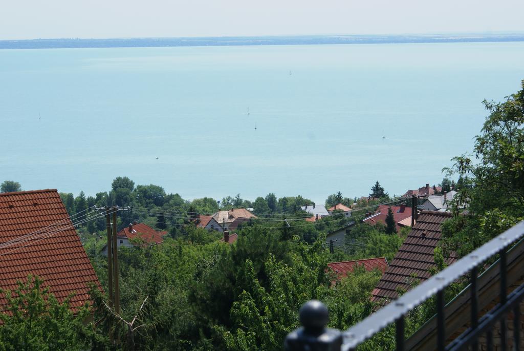 ホテルSargarigo Apartman Haz Balatonalmádi エクステリア 写真